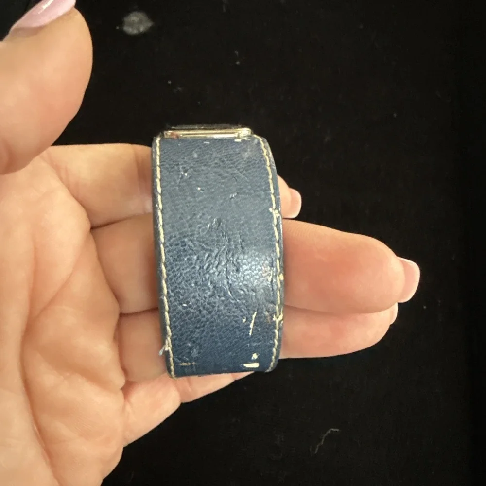 Awny Sport Watch Silver Toned Blue Cuff Band Square Face Needs‎ Battery 4196